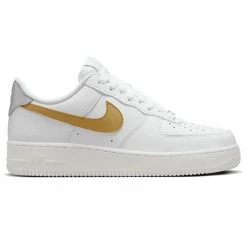 Nike Women's Air Force 1 '07 Essential Shoe