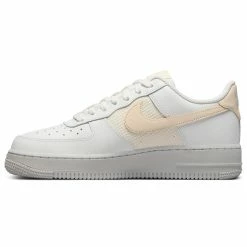 Nike Women's Air Force 1 '07 ESS Shoe