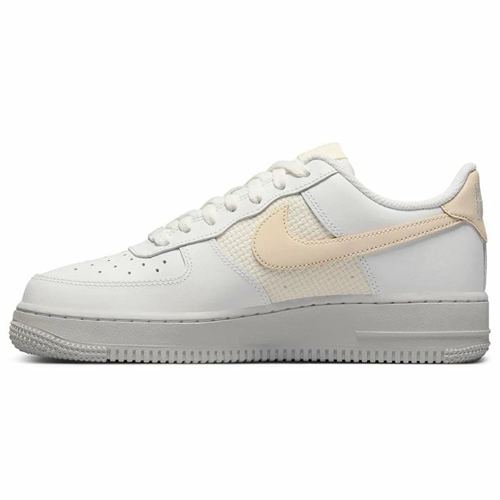 Nike Women's Air Force 1 '07 ESS Shoe