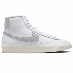 Nike Women's Blazer Mid '77 ESS Shoe