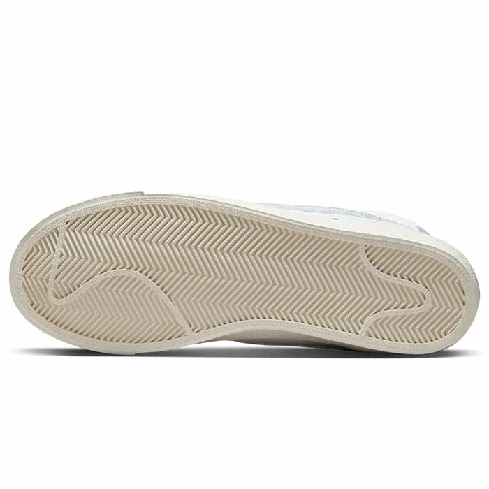 Nike Women's Blazer Mid '77 ESS Shoe - Image 5