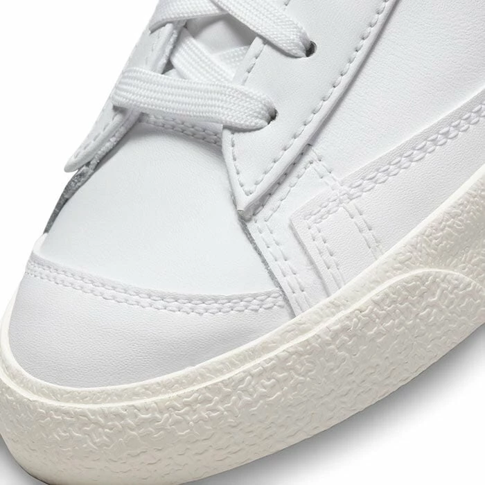 Nike Women's Blazer Mid '77 ESS Shoe - Image 6